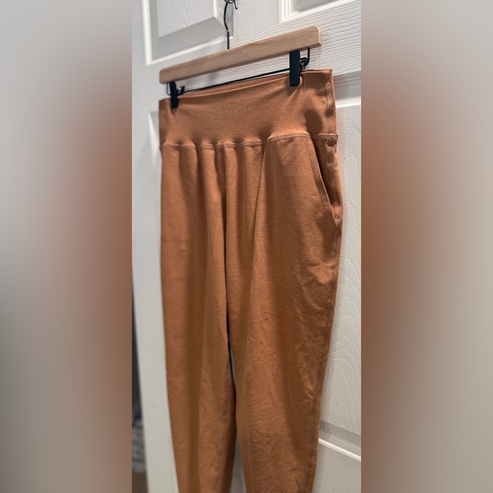 Beyond Yoga Joggers Size Large L Cozy Lounge Sweatpants Brown High Rise - Picture 3 of 7